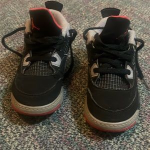 Air Jordan 4 Bred